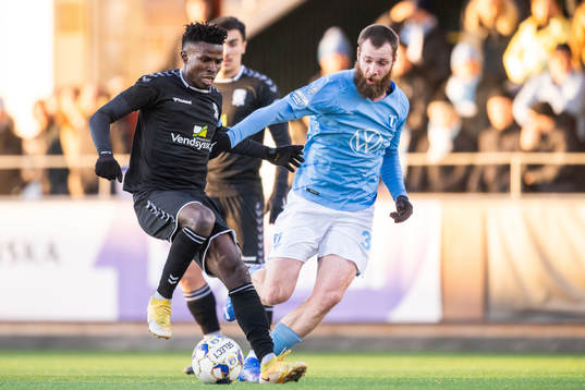 Jammerbugt FCs Kelvin Emmanuel Igbonekwu och Malmö FFs Jo