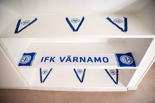 Vimplar och halsduk med texten IFK Värnamo