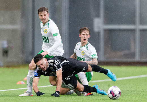 Sirius Edi Sulisufay i en kamp mot Hammarbys Joel Nilsson