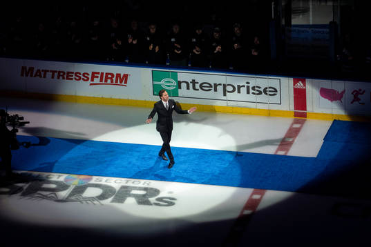 Henrik Lundqvist får sin tröja hissade i Madison Square