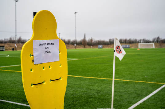 En skylt som säger att endast spelare och ledare får