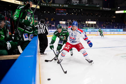 Färjestads Oscar Lawner och Oskarshamns Johan Johnsson