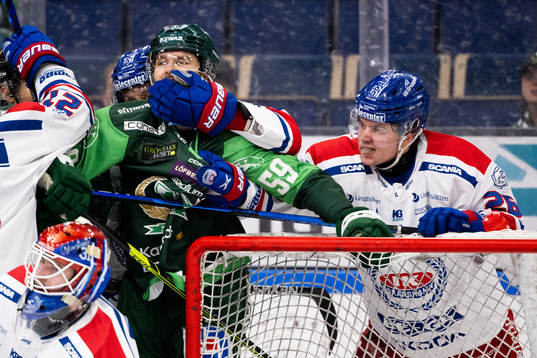 Färjestads Linus Johansson och Oskarshamns Lukas Pilö i