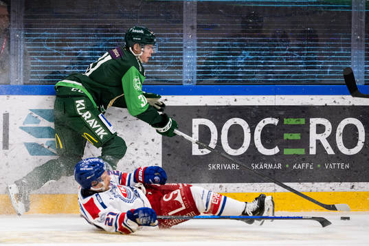 Färjestads Carl Jakobsson och Oskarshamns Brian Cooper