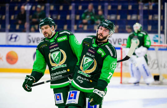 Färjestads Mikael Wikstrand och Jesse Virtanen deppar