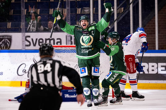 Färjestads Linus Johansson jublar