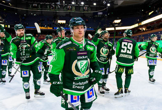 Färjestads Marcus Nilsson jublar med lagkamrater