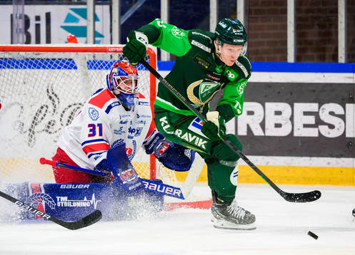 Oskarshamns målvakt Tim Juel opch Färjestads Gustav Rydahl