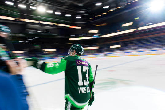 Färjestads Daniel Viksten jublar
