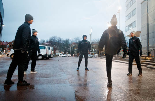 Örebrospelarna värmer upp