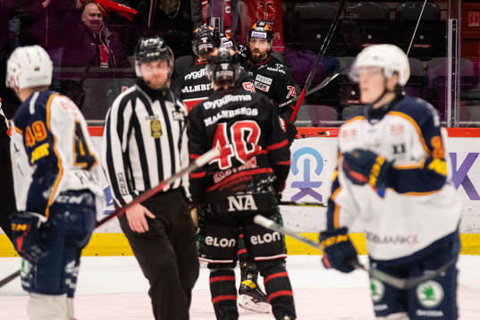 Örebros Nick Ebert jublar