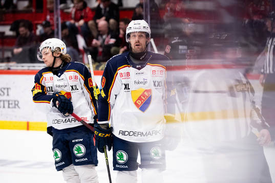 Djurgårdens Tim Söderlund och Cameron Schilling deppar