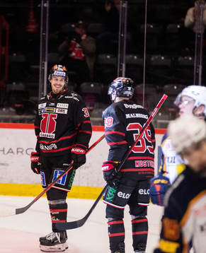 Örebros Emil Larsson jublar