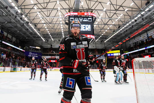 Örebros Nick Ebert jublar