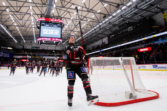 Örebros Linus Öberg jublar
