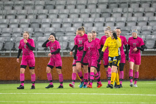 Göteborgs DFF's spelare jublar