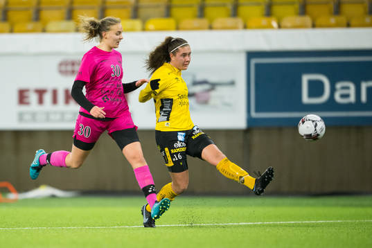 Göteborgs DFF's Anna Herrmansson och Elfsborgs Olivia