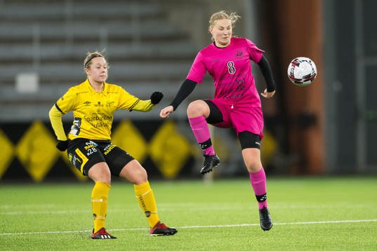 Elfsborgs Moa Persmo och Göteborgs DFF's Linn Joelsson