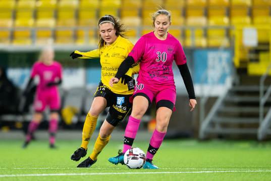 Elfsborgs Olivia Gurtata och Göteborgs DFF's Anna
