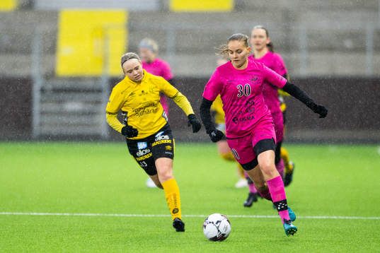 Elfsborgs Evelina Brink och Göteborgs DFF's Anna
