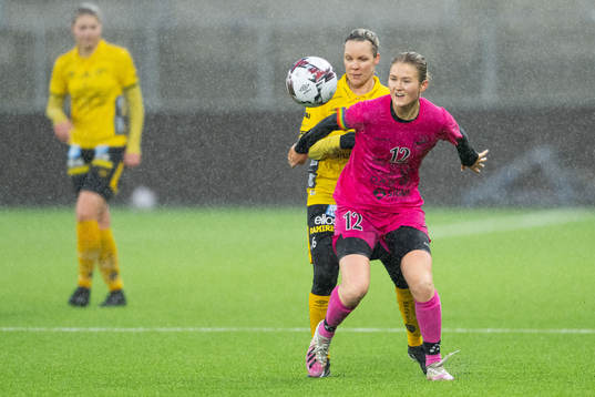 Elfsborgs Linda Westberg Carlsson och Göteborgs DFF's