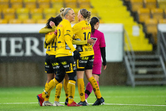 Elfsborgs Ellen Larsson jublar