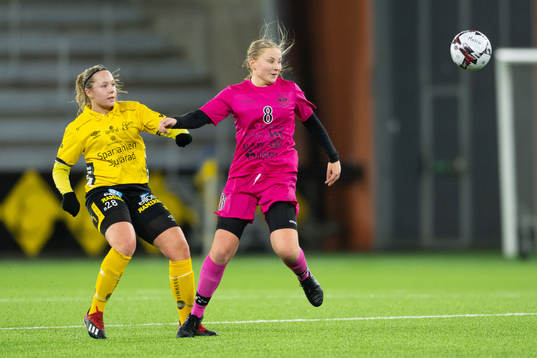 Elfsborgs Moa Persmo och Göteborgs DFF's Linn Joelsson