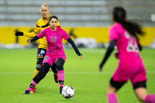 Elfsborgs Ellen Larsson och Göteborgs DFF's Mona Chahrour