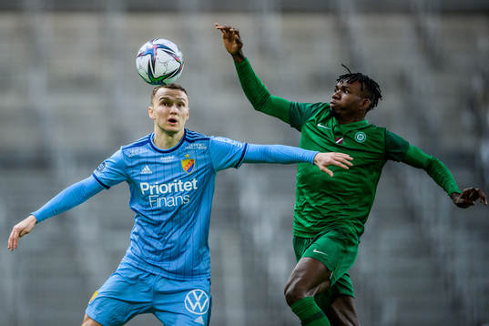 Djurgårdens Piotr Johansson och Mettas Yunusa Muritala