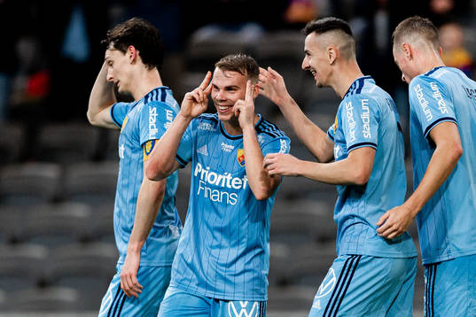 Djurgårdens Elias Andersson och Haris Radetinac jublar