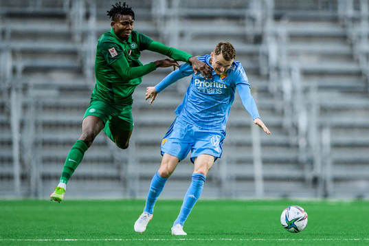 Mettas Yunusa Muritala och Djurgårdens Piotr Johansson