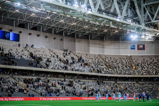 Djurgårdens spelare jublar framför publiken