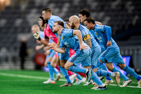 Djurgårdens Albion Ademi värmer upp