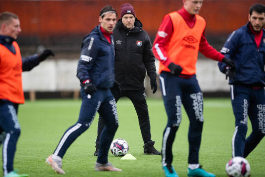 Örgrytes tränare Dane Ivarsson innan fotbollsmatchen i