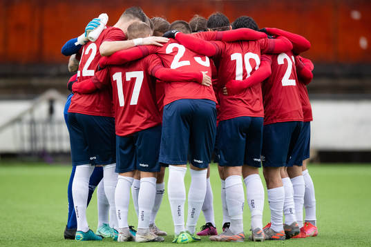 Örgryte samlade innan fotbollsmatchen i träningsmatchen