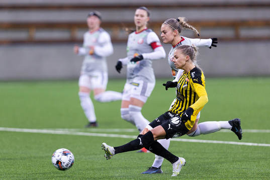 Häckens Lotta Ökvist och Lidköpings Frida Lähteenmäki