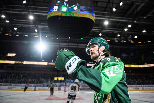 Färjestads Linus Johansson jublar
