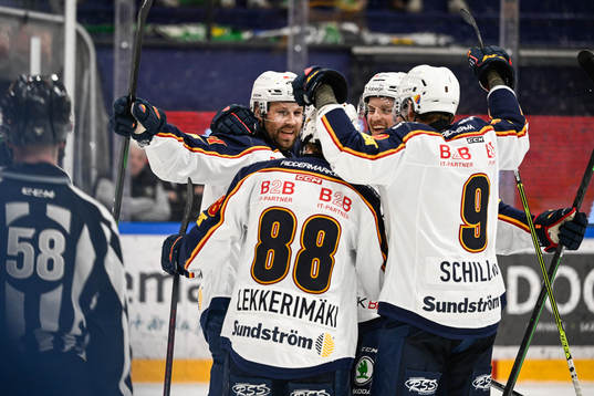 Djurgårdens Dick Axelsson jublar