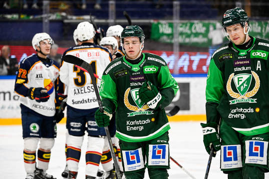 Färjestads Victor Ejdsell och Oscar Lawner deppar
