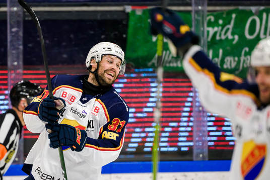 Djurgårdens Dick Axelsson jublar