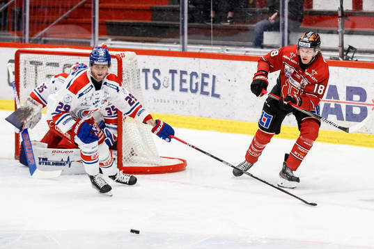 Oskarshamns Kim Rosdahl och Örebros Rodrigo Abols