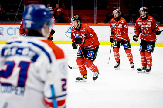 Örebros Gustav Backström jublar vid 1-0