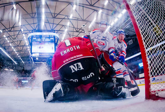 Örebros målvakt Jhonas Enroth och Oskarshamns Jonas