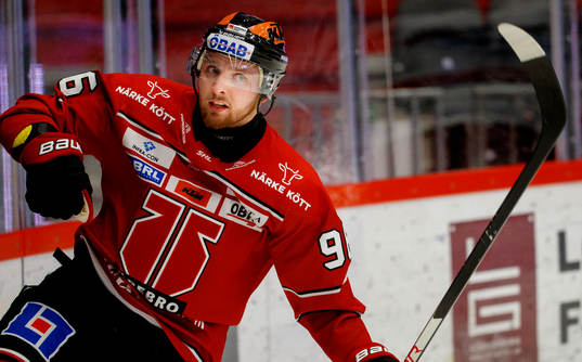 Örebros Robin Kovacs jublar