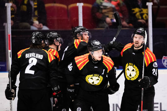 Brynäs Linus Ölund jublar