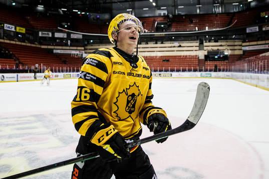 Skellefteås Linus Lindström jublar