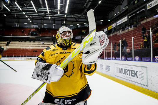 Skellefteås målvakt Strauss Mann jublar