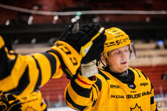 Skellefteås Linus Lindström jublar