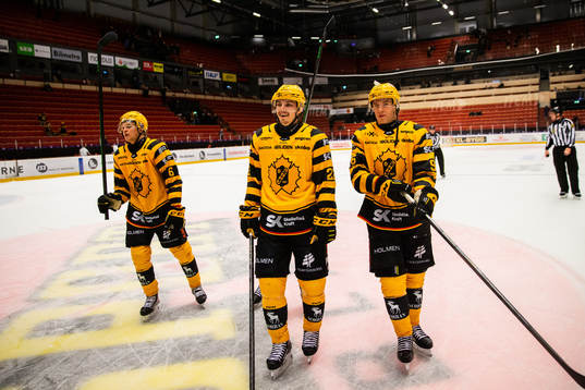 Skellefteås Jonathan Johnsson och Rickard Hugg jublar