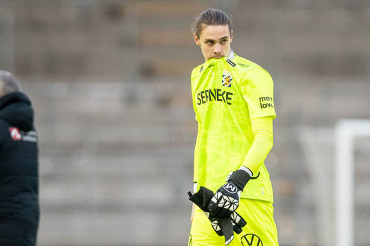 IFK Göteborgs målvakt Adam Ingi Benediktsson deppar